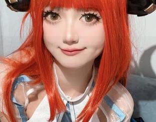 水手服cos，趴趴捣蛋陌：你爱上潮水，我却更喜欢沙发！