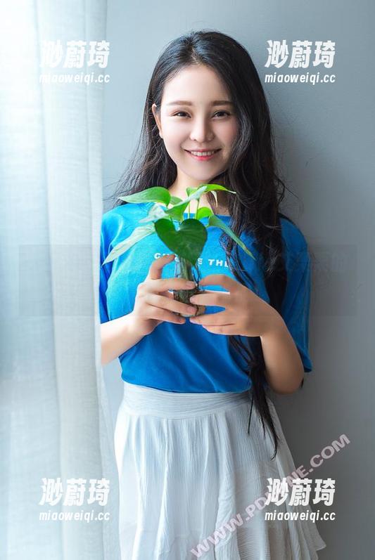 轰趴猫 - 图集带我穿越，Ellie艾栗栗的透明角落真俏皮