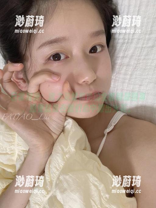 日常对决：迷之呆梨和她的全套制服图集，感觉就像在我们心中擦出火花。