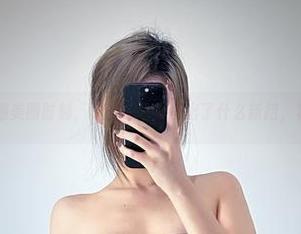 微密圈 – 制服美图时刻，醇子小姨又使出了什么新招，真让我捧心！