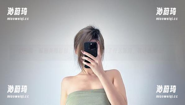 微密圈 - 制服美图时刻，醇子小姨又使出了什么新招，真让我捧心！