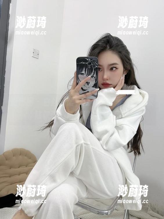 微密圈 - 白丝的爱，这个写真集我已经被陈佩奇的精选照片萌晕了！