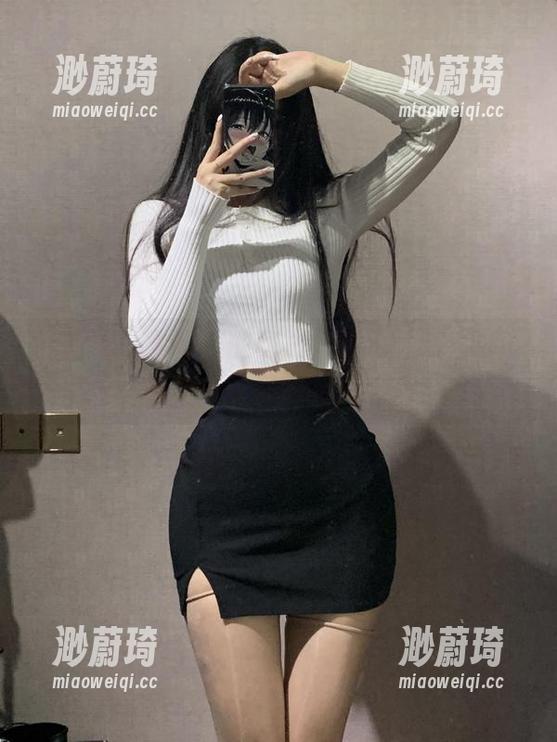 微密圈 - 食物链的巅峰，私拍图集里的陈佩奇像个美味的潜伏者