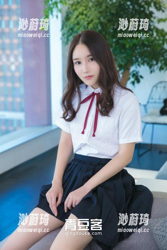 青豆客-Akiki朱若慕 青豆客 - Akiki朱若慕的白丝私房图鉴:图片的每一丝边缘都在挑逗我的想象。