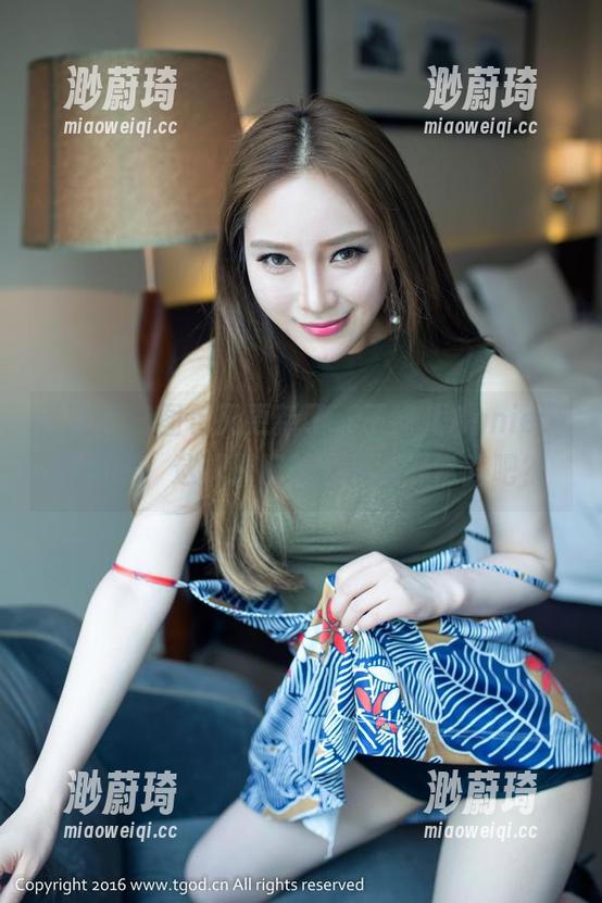 青豆客 - 图包又更新了，子纯儿Annie的连体衣，这样搭配就是不走寻常路吧？