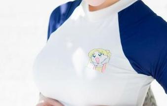 魅妍社 – 黄歆苑白衬衫：她是不是每次出门前都得选哪个美图先穿？