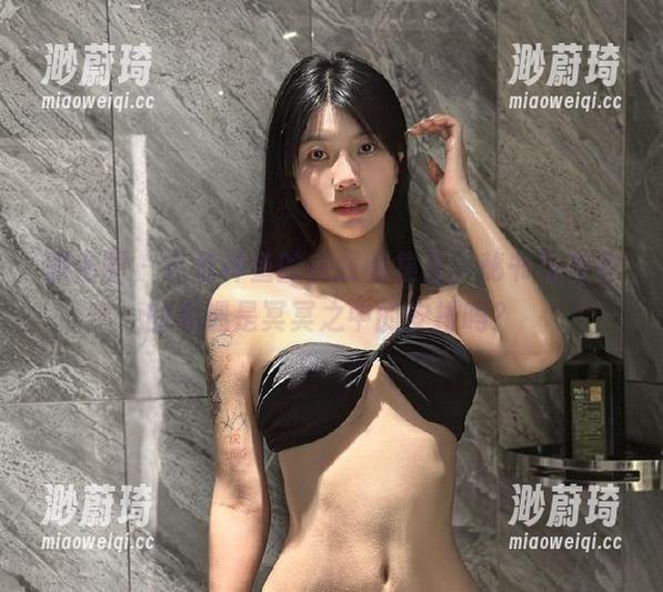 微密圈 - 在鱼神鱼的在线图集里，秘书与内衣的相遇是冥冥之中的安排吗？