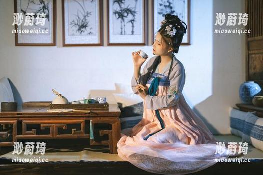 鹿八岁baby 鹿八岁baby,你在教室里,居然没有圣光?这套图我全都要了!