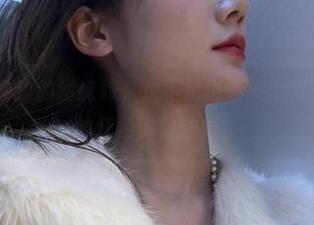 微密圈 – 身边的清纯妹，是不是也想换上黎允熙baby的红色蕾丝壁纸？