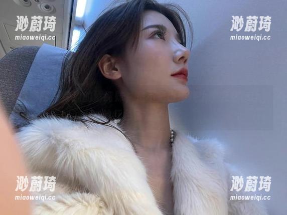 微密圈 - 身边的清纯妹，是不是也想换上黎允熙baby的红色蕾丝壁纸？